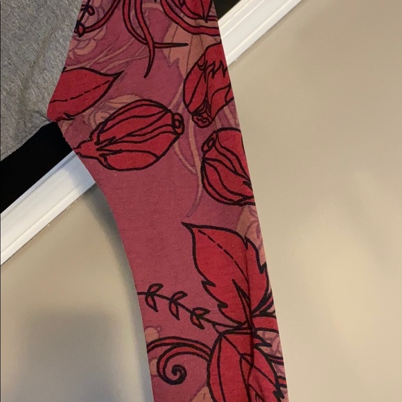 LulaRoe Randy T - Picture 2 of 3